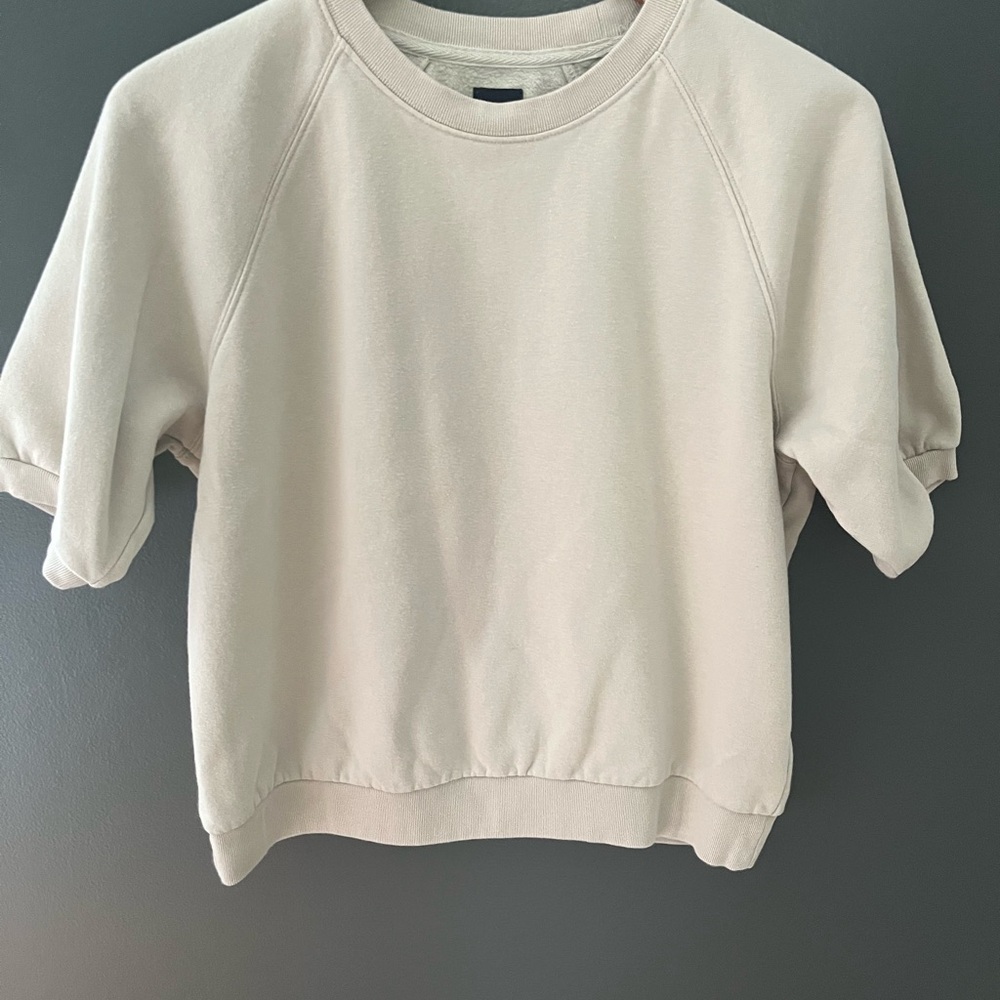 GAP women’s short sleeve sweatshirt